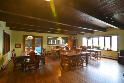 Space for large group meals, family games, company meetings, and events!